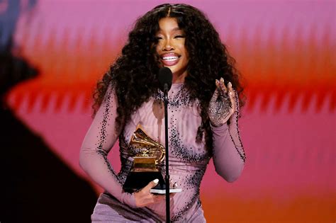 does sza write her own music and how does she balance songwriting with her career?